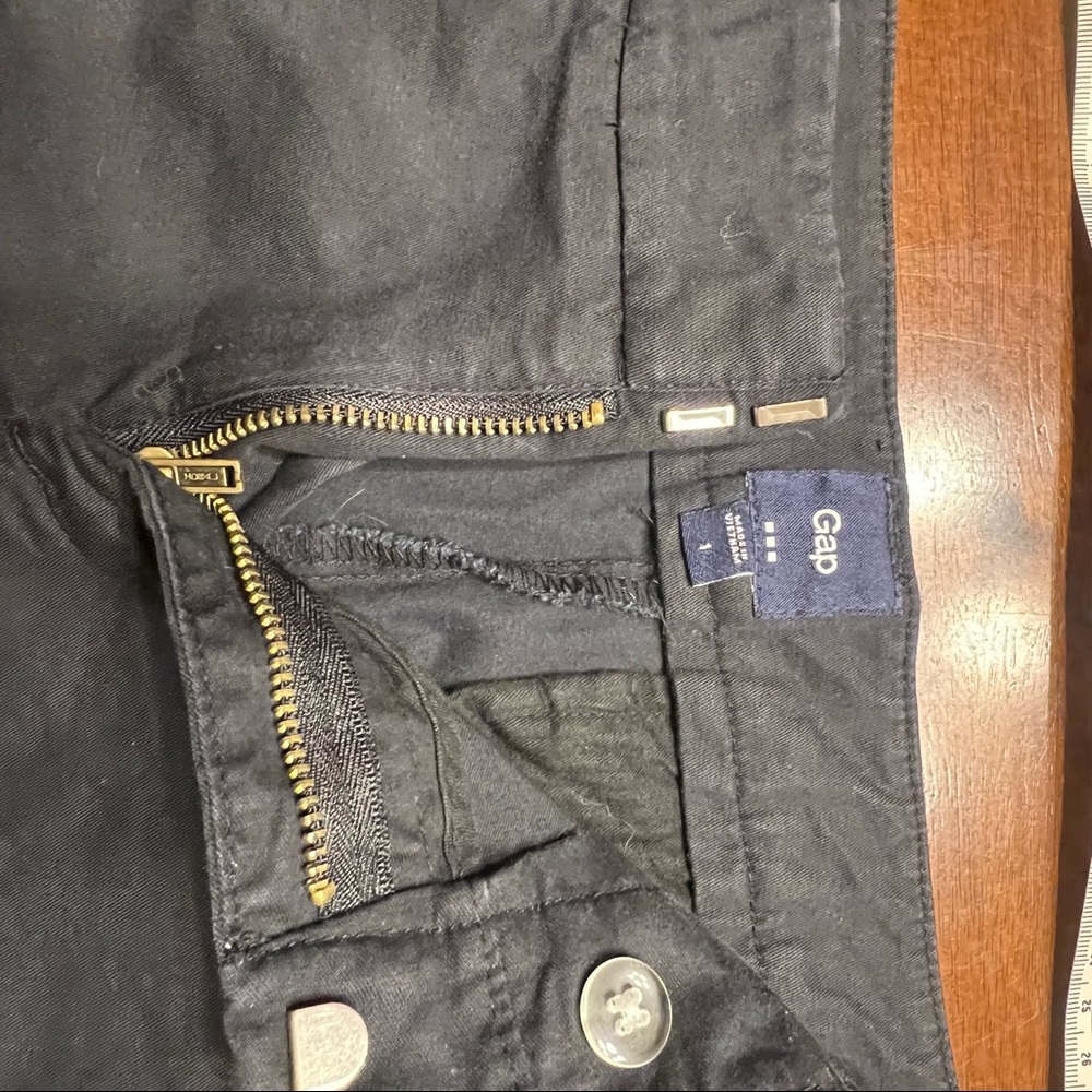 SzM Sz 1 Gap Black Dressy Bermuda Shorts